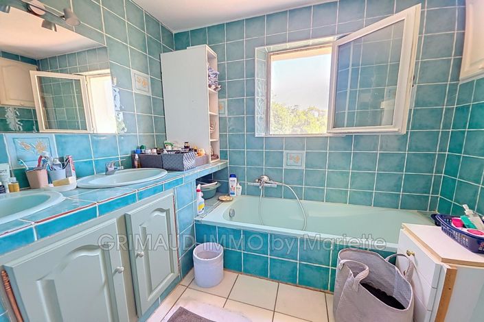 Image No.9-4 Bed House for sale