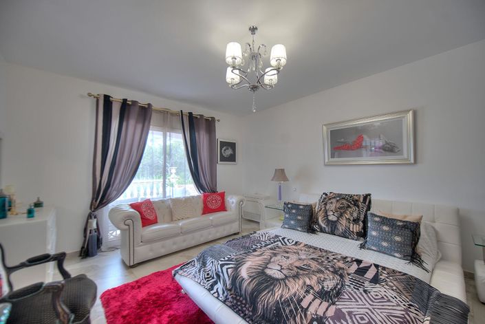 Image No.10-5 Bed House for sale