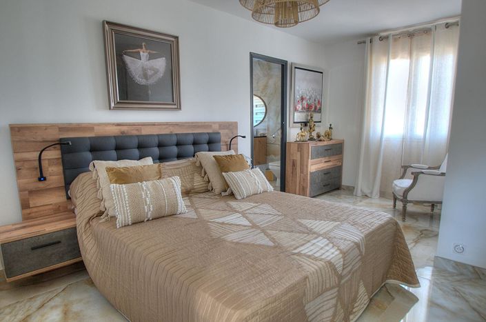 Image No.12-5 Bed House for sale