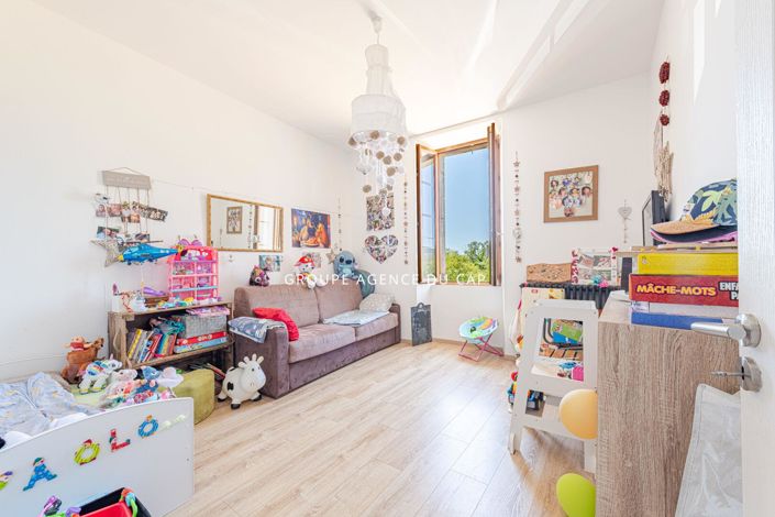 Image No.11-6 Bed House for sale