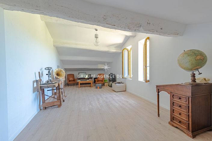 Image No.13-6 Bed House for sale