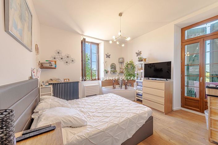 Image No.7-6 Bed House for sale