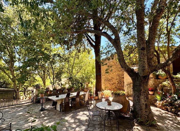 Image No.11-11 Bed Property for sale