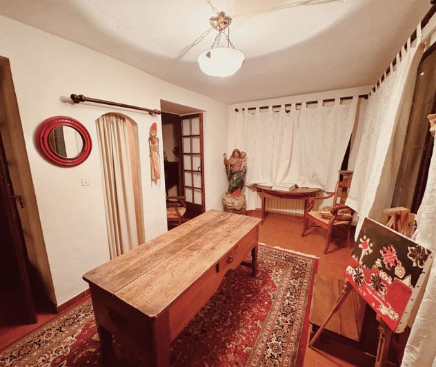 Image No.15-11 Bed Property for sale