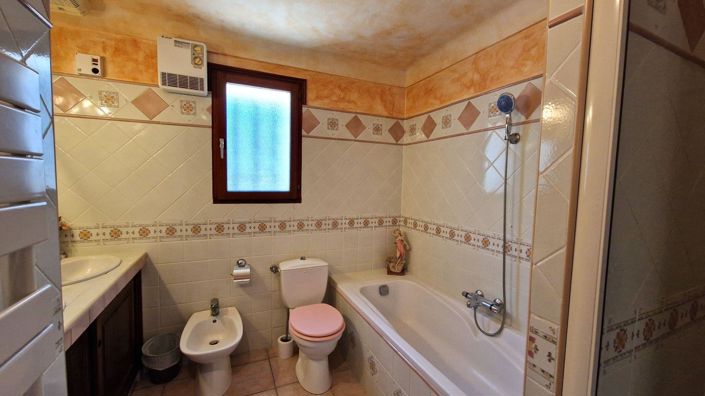 Image No.11-7 Bed House for sale