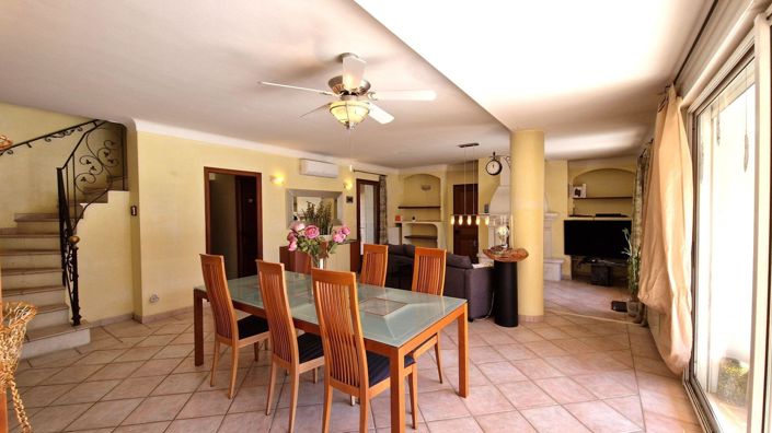 Image No.7-7 Bed House for sale