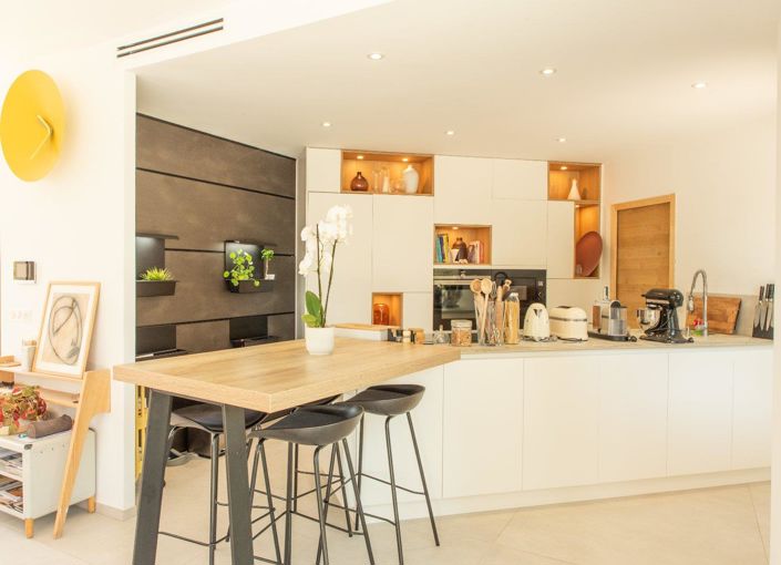 Image No.8-6 Bed House for sale