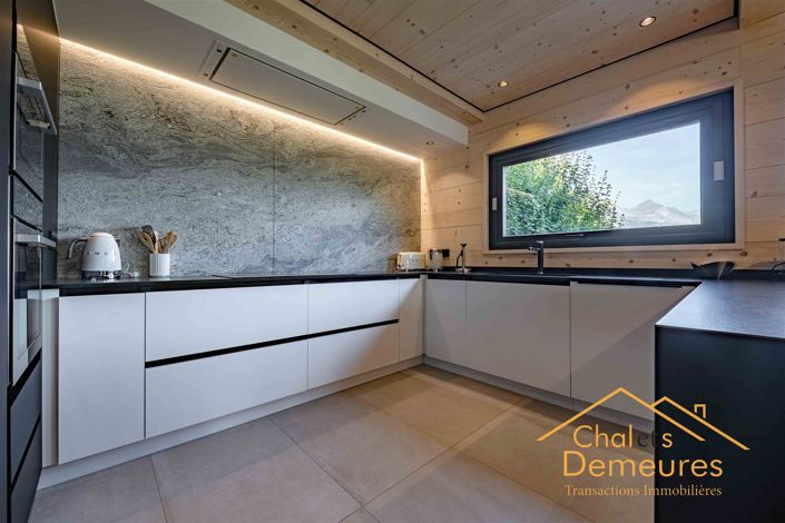 Image No.9-5 Bed House for sale