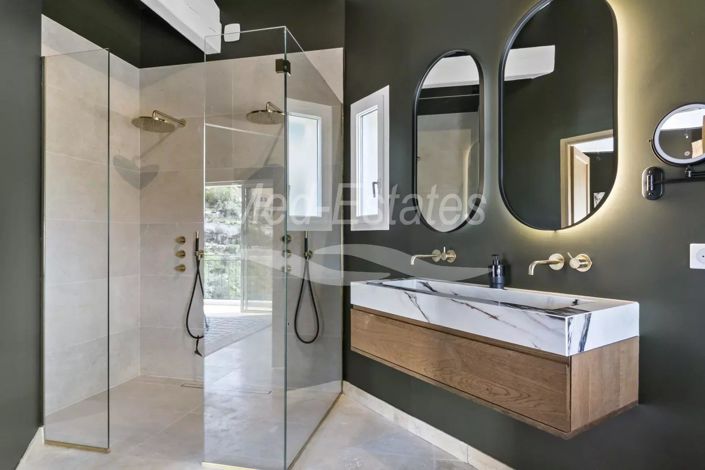 Image No.17-5 Bed House for sale