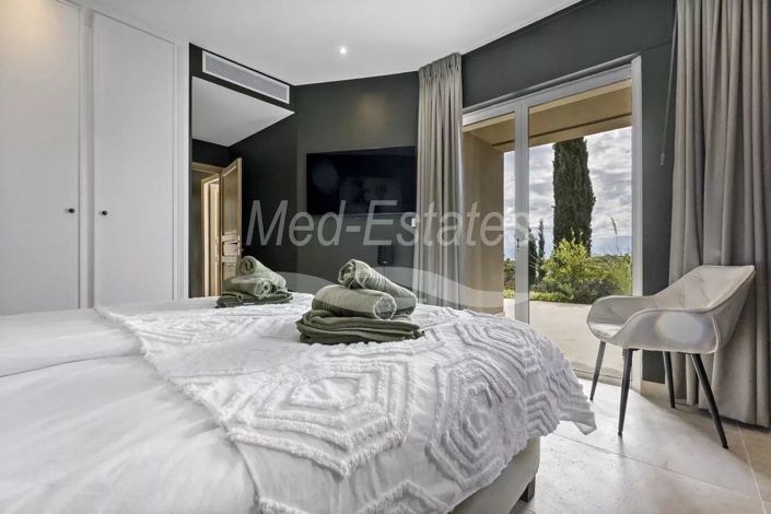 Image No.24-5 Bed House for sale