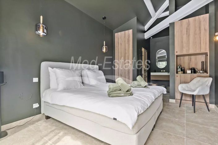 Image No.42-5 Bed House for sale