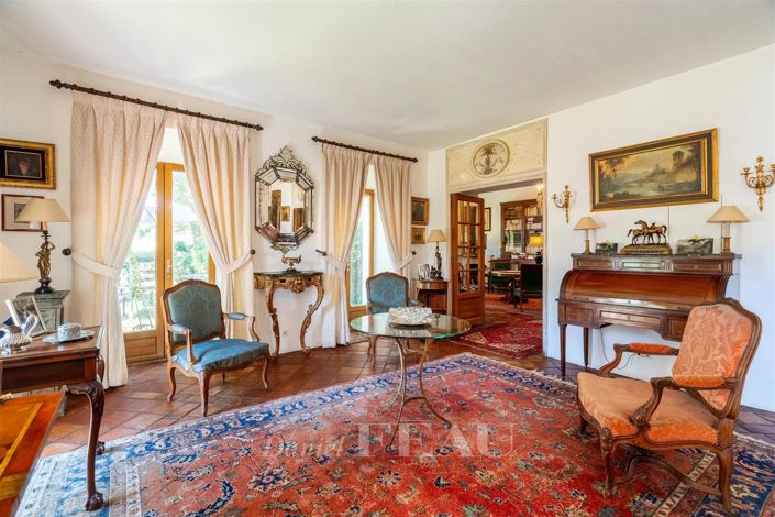 Image No.5-5 Bed House for sale