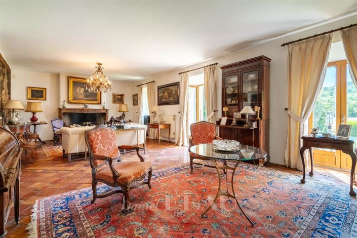 Image No.6-5 Bed House for sale