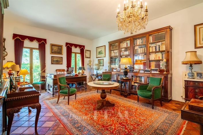 Image No.7-5 Bed House for sale