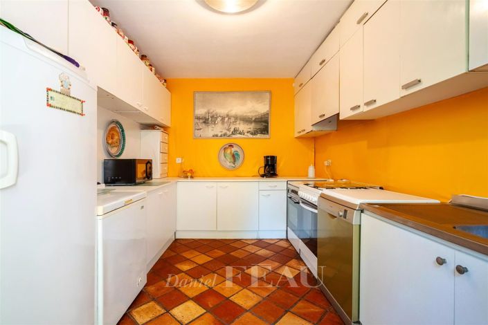 Image No.8-5 Bed House for sale