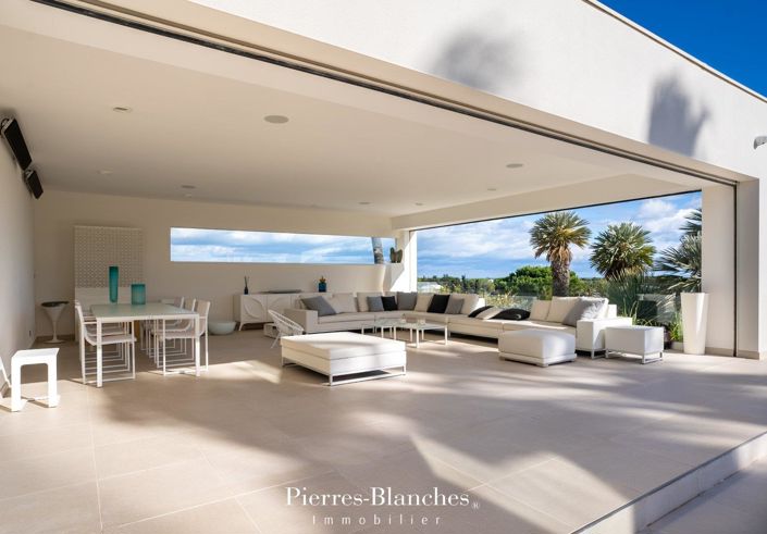 Image No.11-4 Bed Property for sale