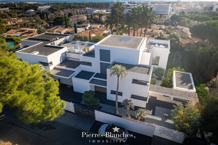 Image No.12-4 Bed Property for sale