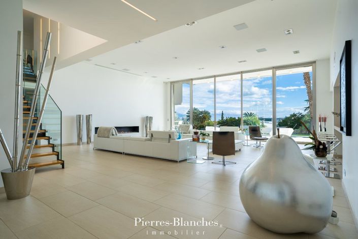 Image No.7-4 Bed Property for sale