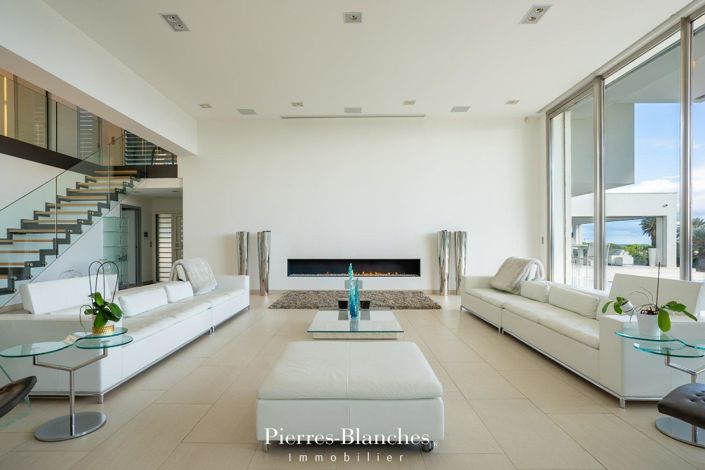 Image No.8-4 Bed Property for sale