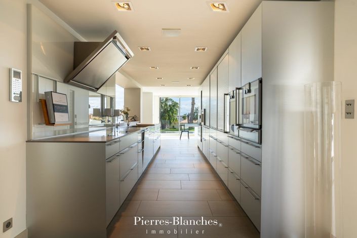 Image No.9-4 Bed Property for sale