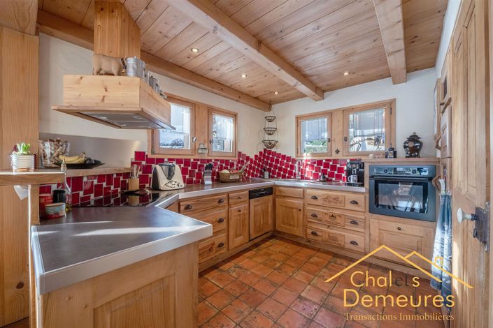 Image No.1-4 Bed House for sale