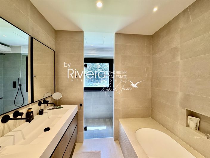 Image No.30-5 Bed House for sale