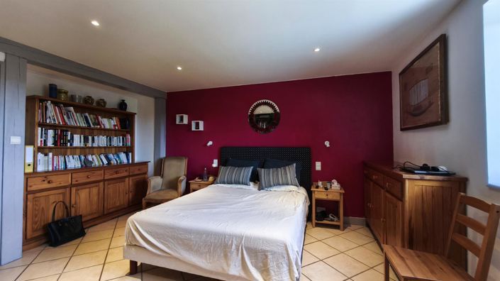 Image No.18-5 Bed House for sale