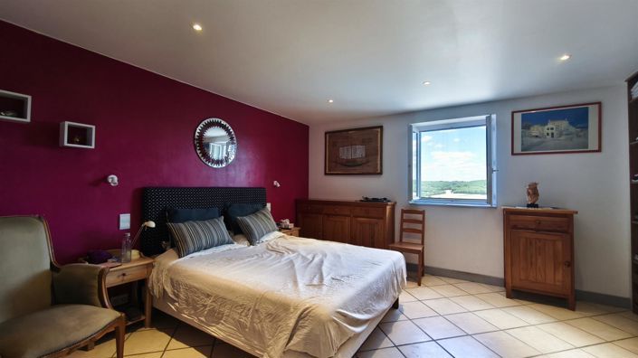 Image No.19-5 Bed House for sale