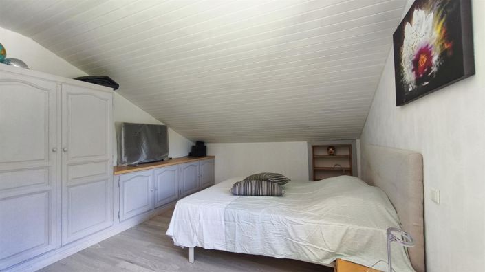 Image No.25-5 Bed House for sale