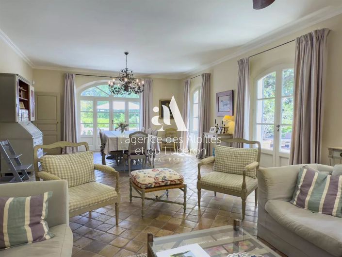 Image No.8-4 Bed House for sale