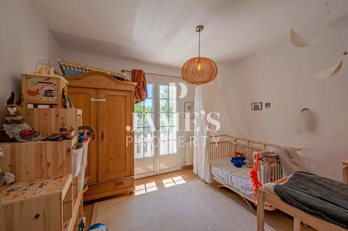 Image No.11-3 Bed House for sale