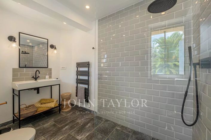 Image No.11-5 Bed House for sale