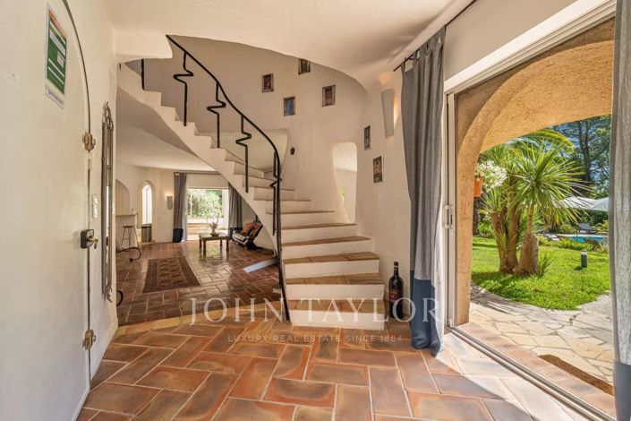 Image No.7-5 Bed House for sale