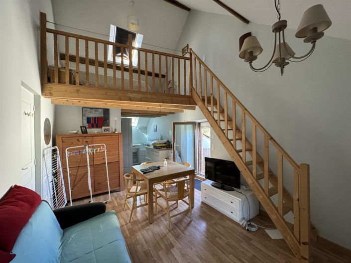 Image No.8-5 Bed House for sale