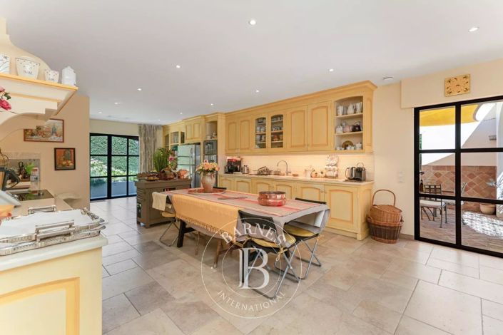 Image No.11-8 Bed House for sale