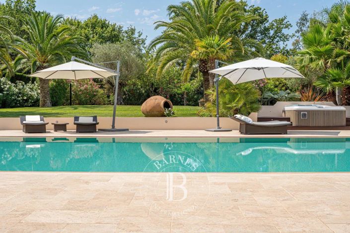 Image No.5-8 Bed House for sale