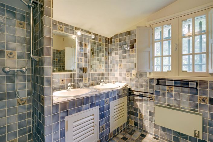 Image No.25-4 Bed House for sale