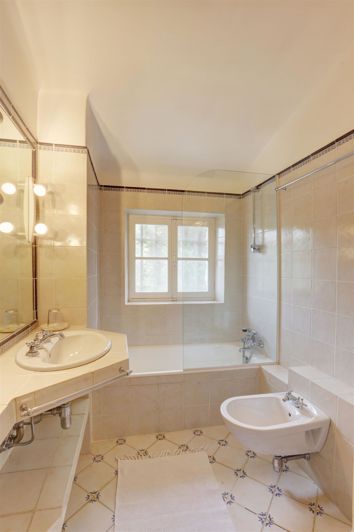 Image No.30-4 Bed House for sale