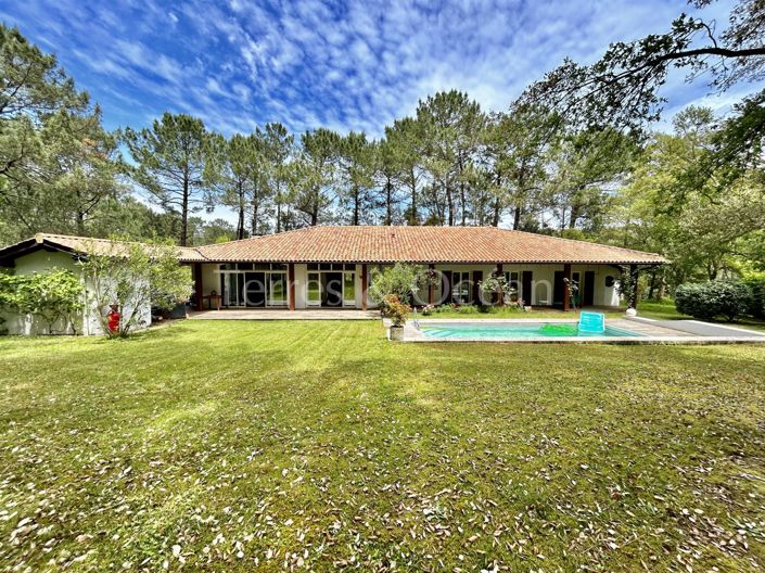 Image No.1-5 Bed House for sale