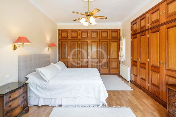 Image No.17-4 Bed House for sale