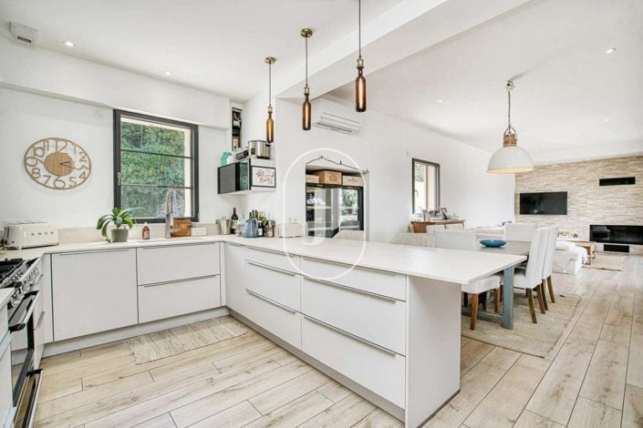 Image No.8-4 Bed House for sale