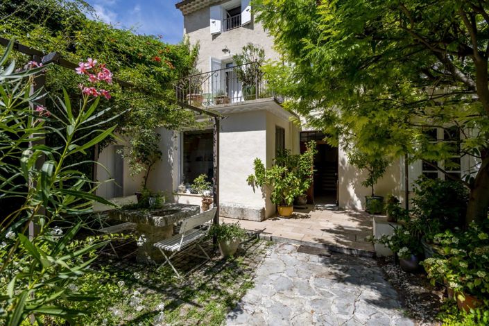 Image No.1-6 Bed House for sale