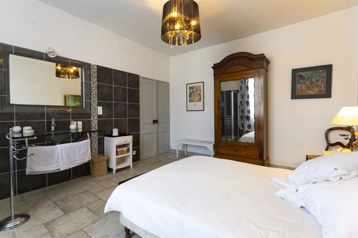 Image No.15-6 Bed House for sale