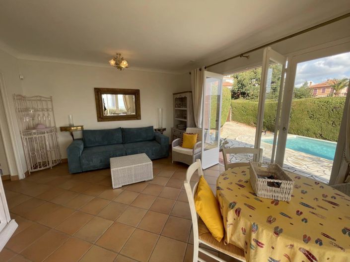 Image No.11-2 Bed House for sale