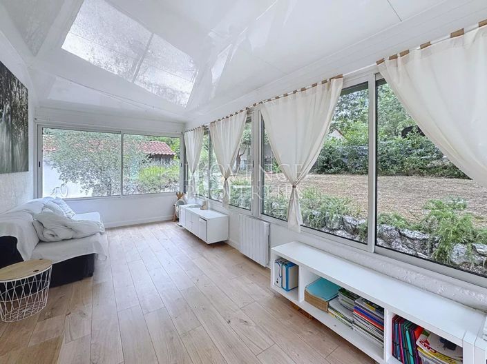 Image No.9-4 Bed House for sale