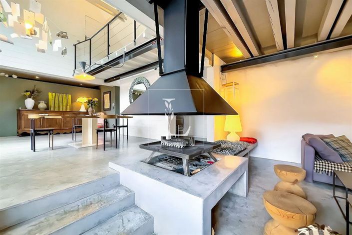 Image No.1-5 Bed Property for sale