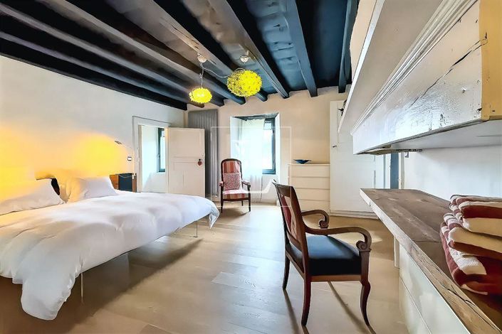 Image No.16-5 Bed Property for sale