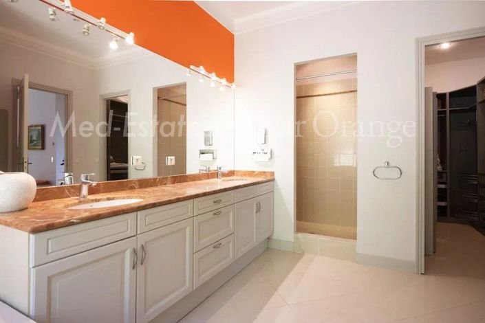 Image No.14-6 Bed House for sale