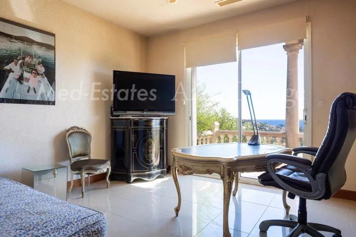 Image No.18-6 Bed House for sale