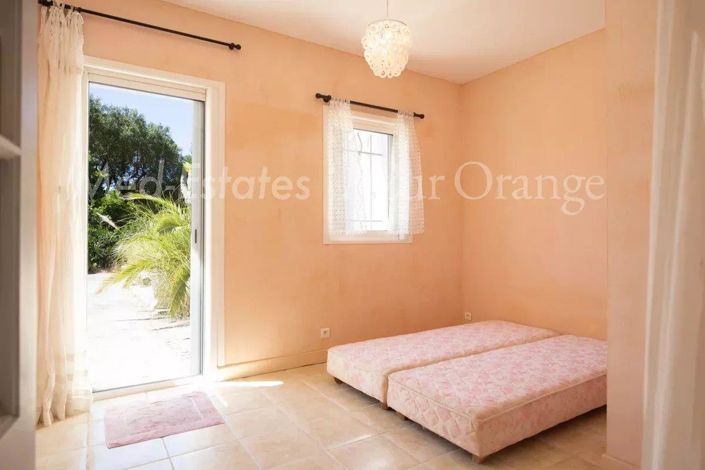 Image No.25-6 Bed House for sale
